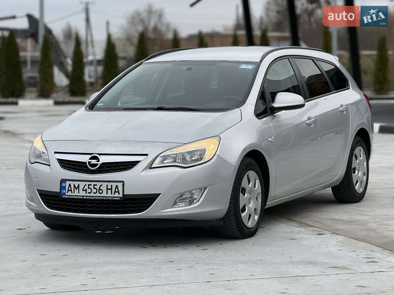 Универсал Opel Astra 2012 в Звягеле