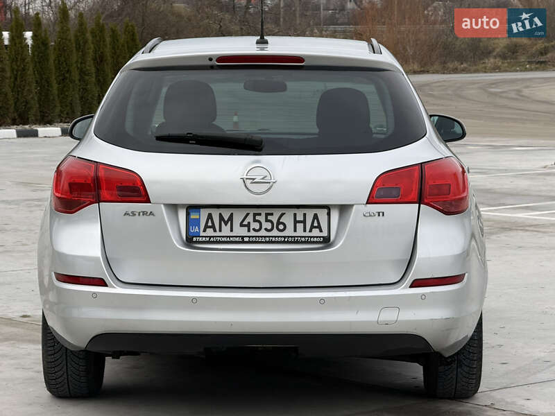 Универсал Opel Astra 2012 в Звягеле
