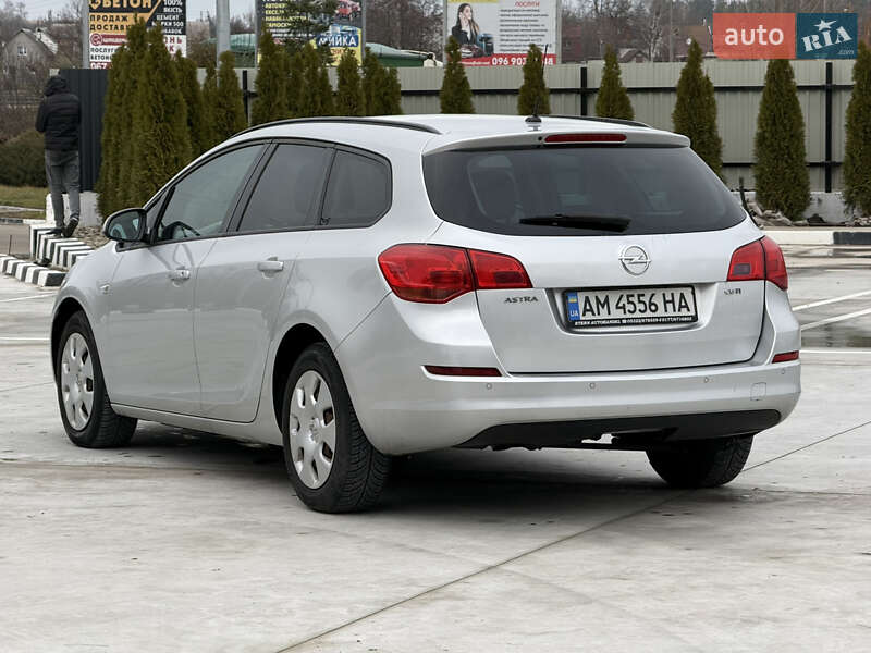 Универсал Opel Astra 2012 в Звягеле