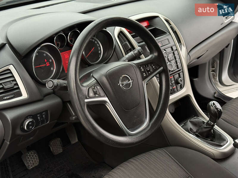 Универсал Opel Astra 2012 в Звягеле