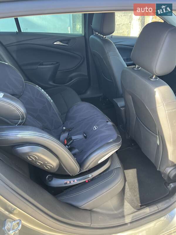 Универсал Opel Astra 2018 в Покрове