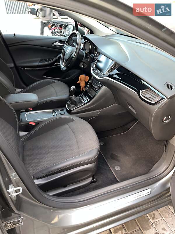 Универсал Opel Astra 2018 в Покрове