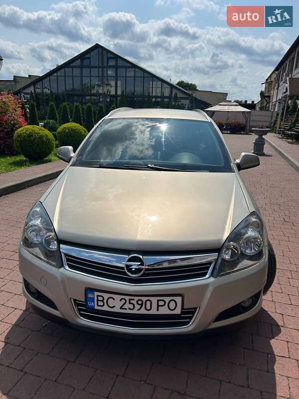 Opel Astra 2010