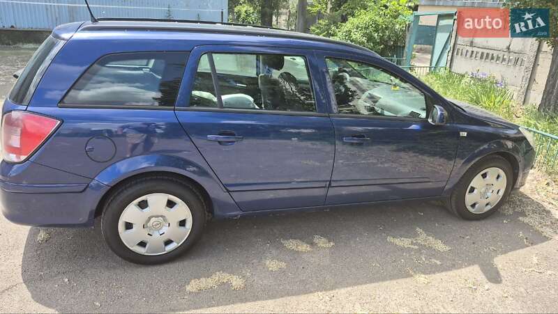 Универсал Opel Astra 2006 в Киеве