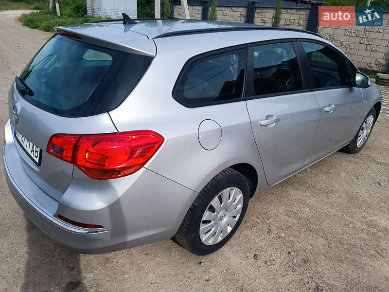 Універсал Opel Astra 2014 в Запоріжжі