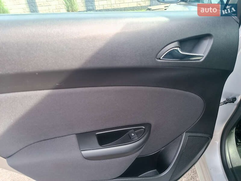 Універсал Opel Astra 2014 в Запоріжжі