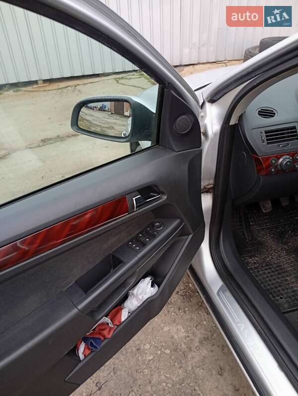 Універсал Opel Astra 2004 в Сумах