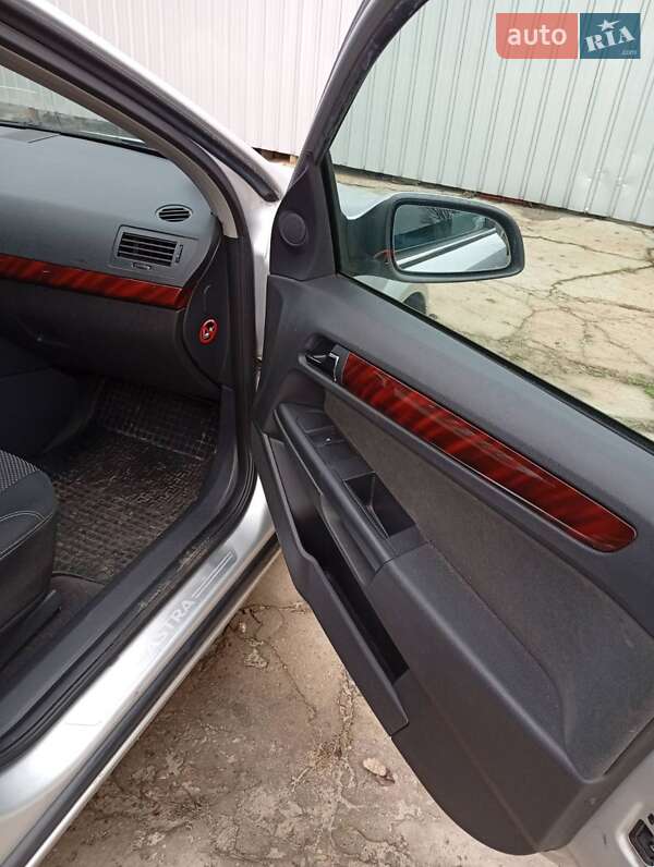 Універсал Opel Astra 2004 в Сумах