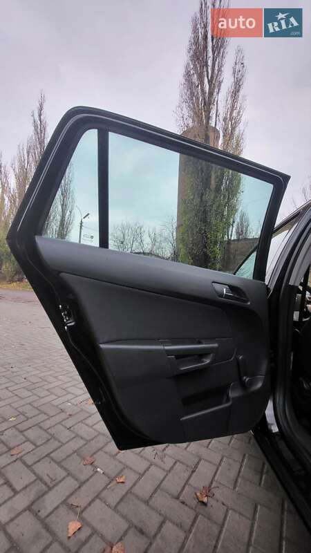 Універсал Opel Astra 2006 в Черкасах