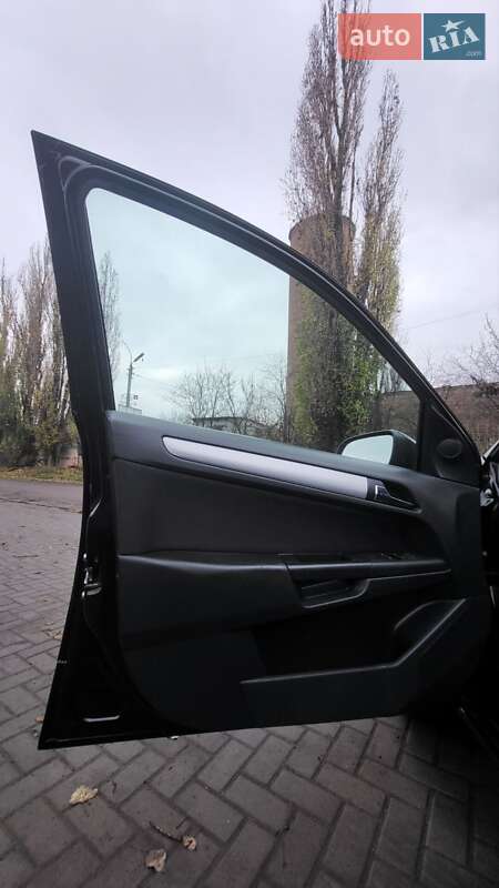 Універсал Opel Astra 2006 в Черкасах