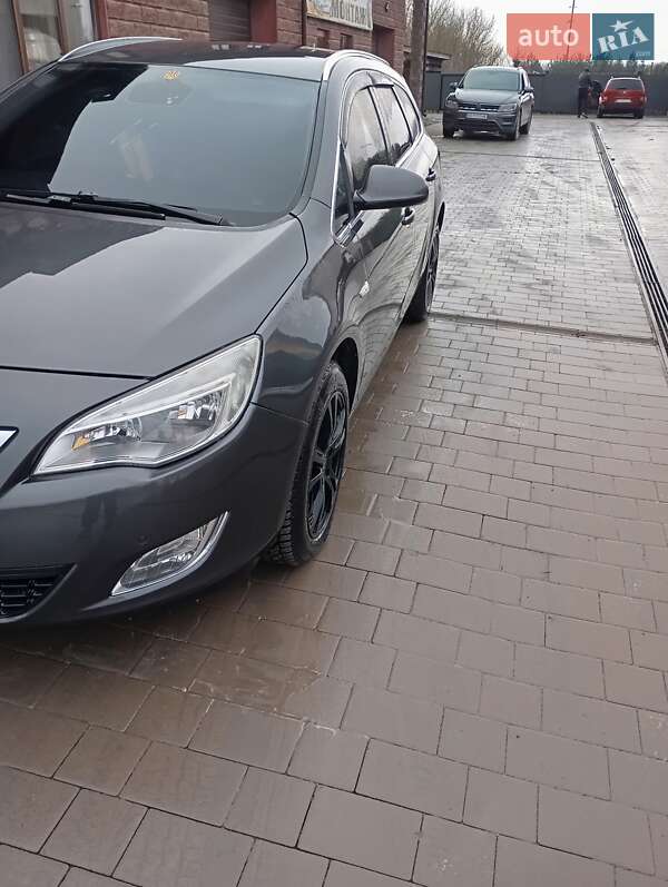 Универсал Opel Astra 2011 в Лановцах