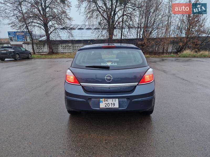 Хетчбек Opel Astra 2006 в Рівному