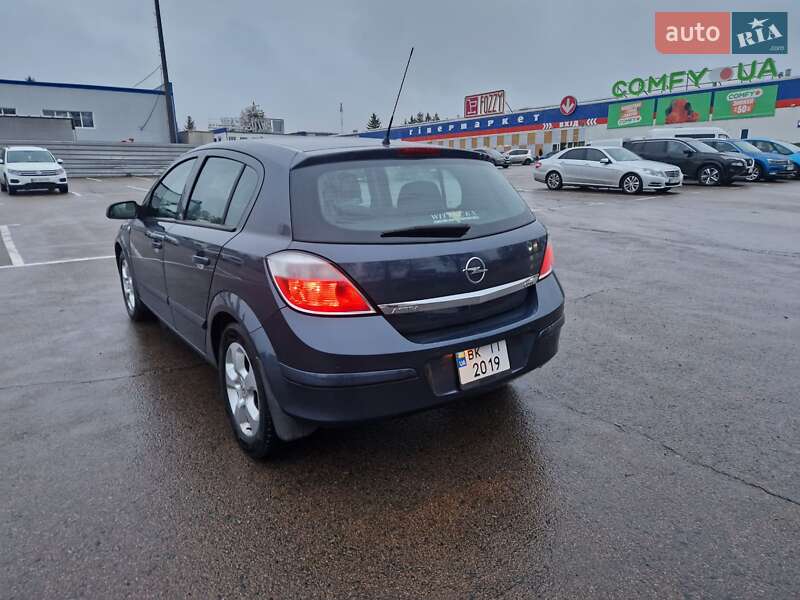 Хетчбек Opel Astra 2006 в Рівному