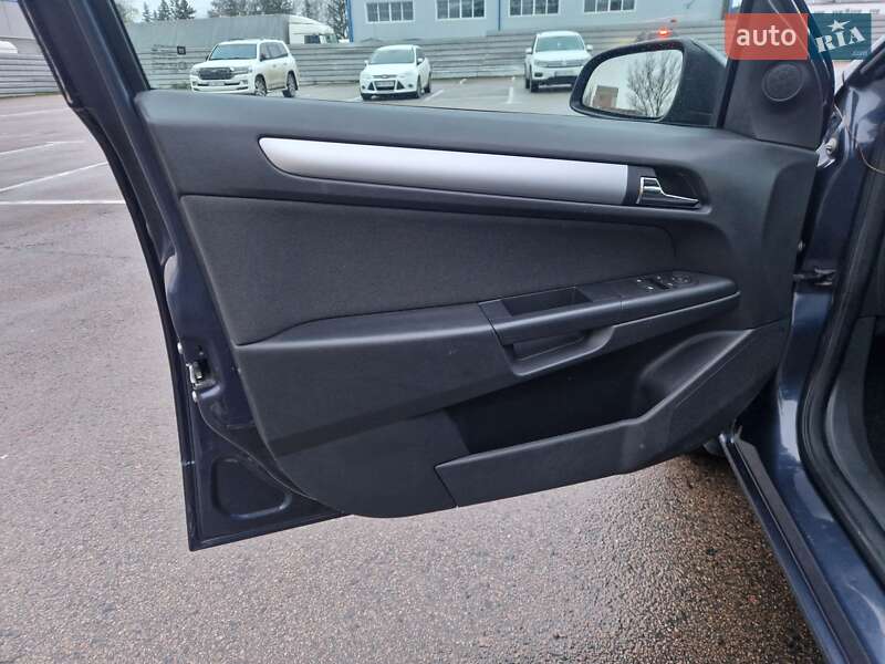 Хетчбек Opel Astra 2006 в Рівному