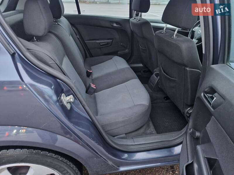 Хетчбек Opel Astra 2006 в Рівному