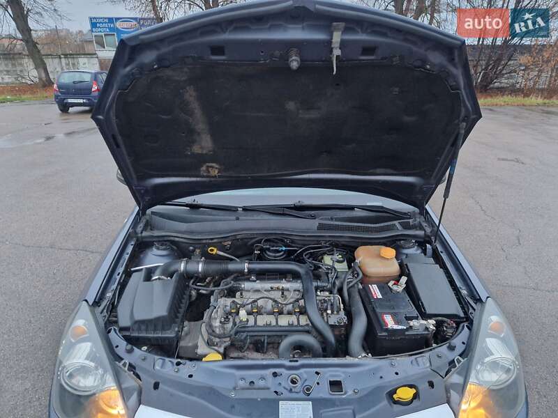 Хетчбек Opel Astra 2006 в Рівному