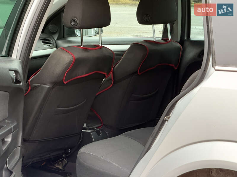 Універсал Opel Astra 2010 в Мені