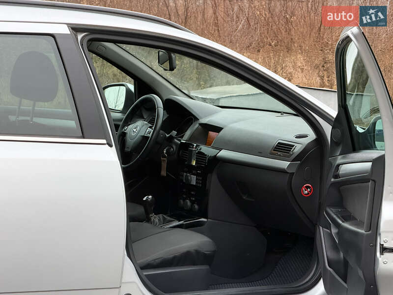 Універсал Opel Astra 2010 в Мені