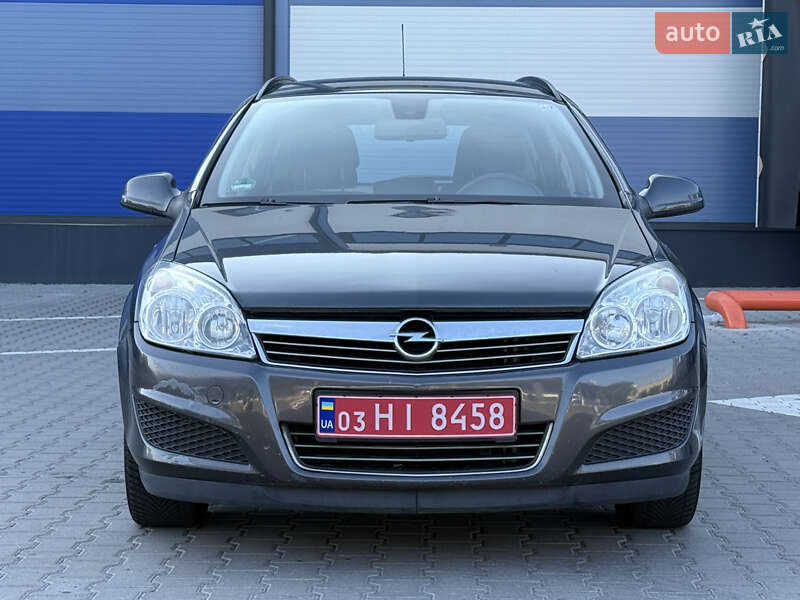 Универсал Opel Astra 2010 в Ровно