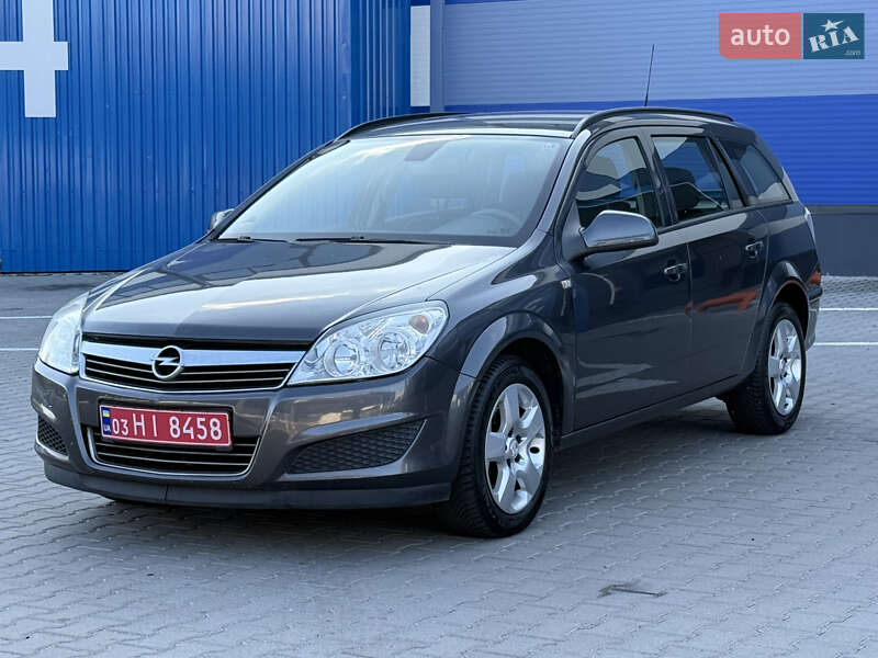 Универсал Opel Astra 2010 в Ровно