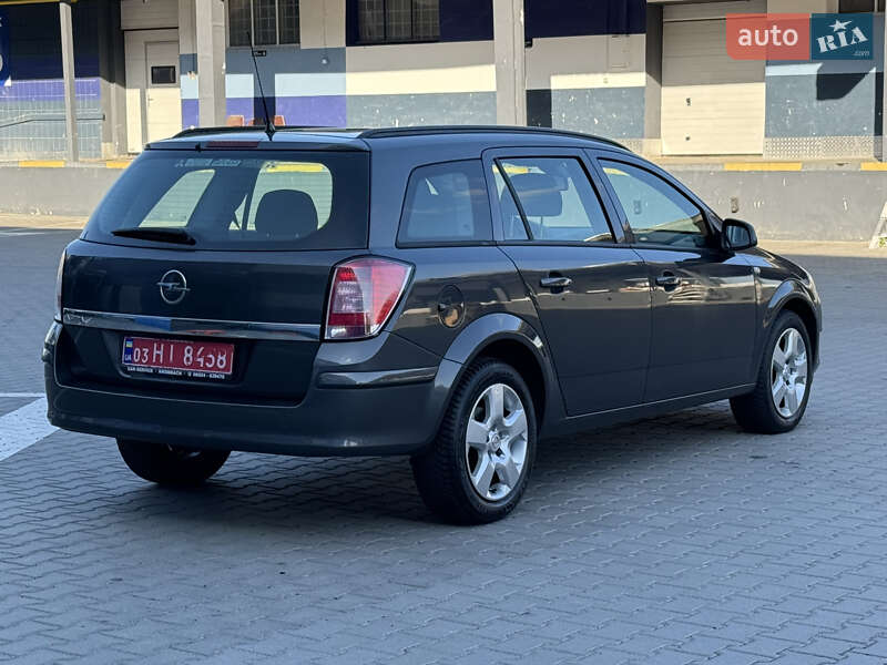 Универсал Opel Astra 2010 в Ровно
