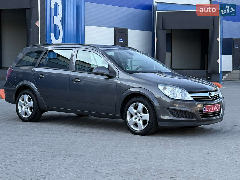Универсал Opel Astra 2010 в Ровно