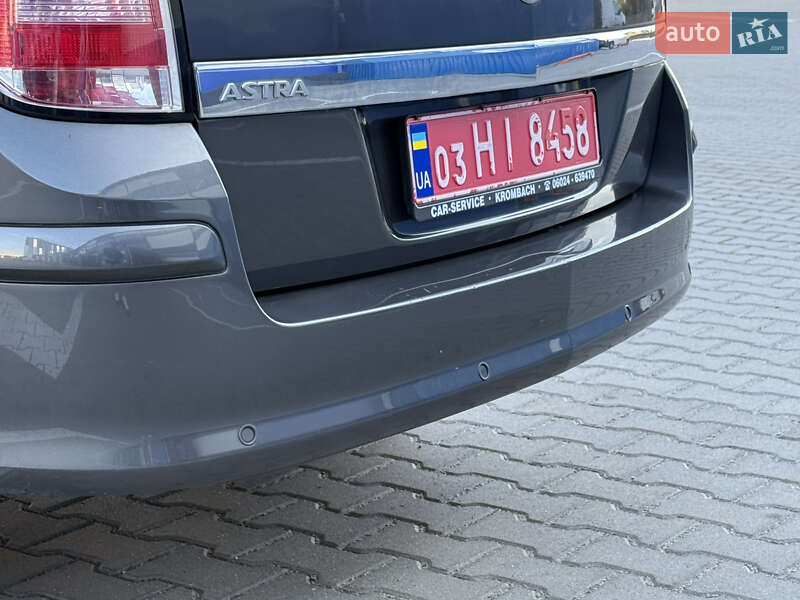 Универсал Opel Astra 2010 в Ровно