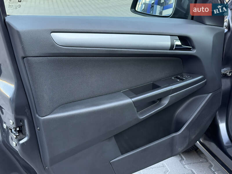 Универсал Opel Astra 2010 в Ровно