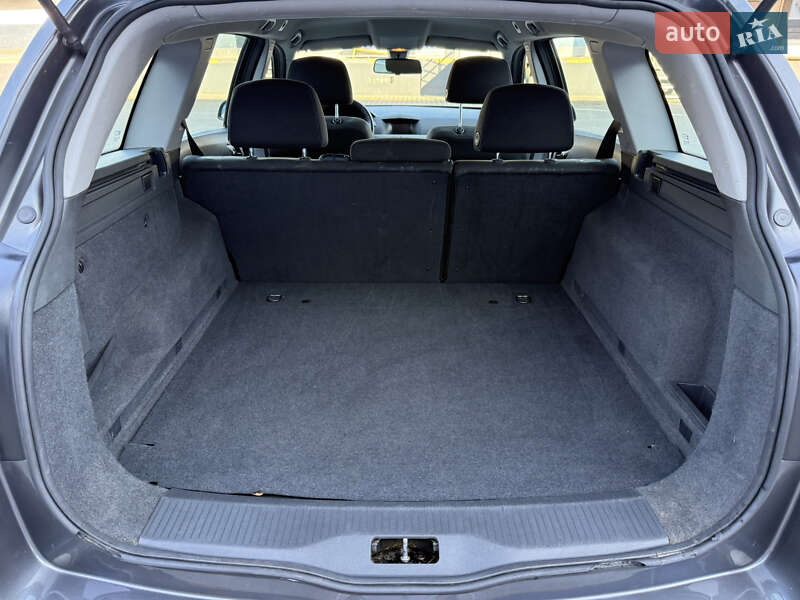 Универсал Opel Astra 2010 в Ровно