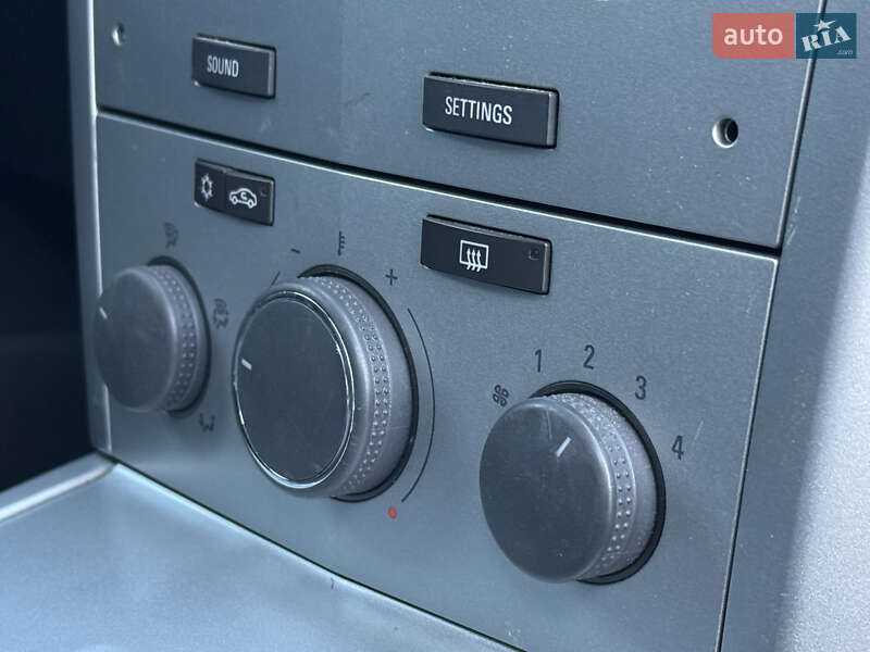 Универсал Opel Astra 2010 в Ровно