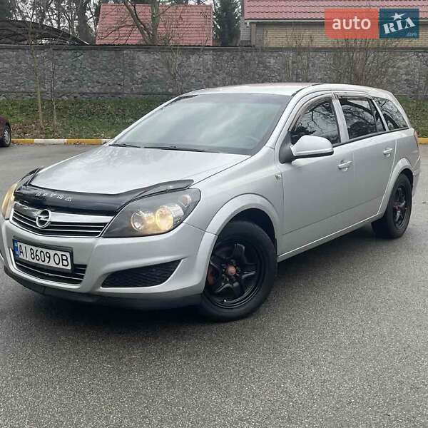 Універсал Opel Astra 2013 в Києві