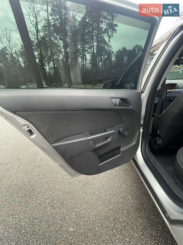 Універсал Opel Astra 2013 в Києві