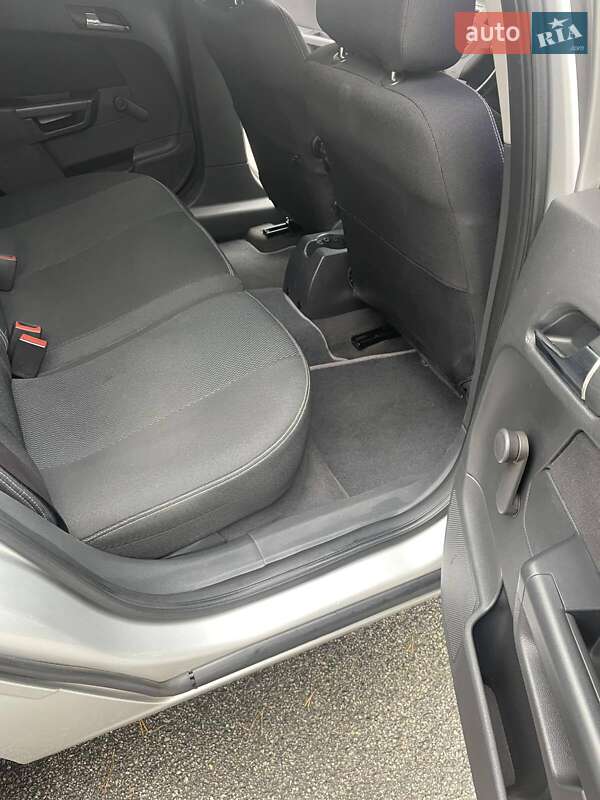 Універсал Opel Astra 2013 в Києві