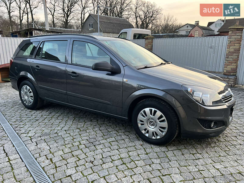 Універсал Opel Astra 2009 в Гнівані