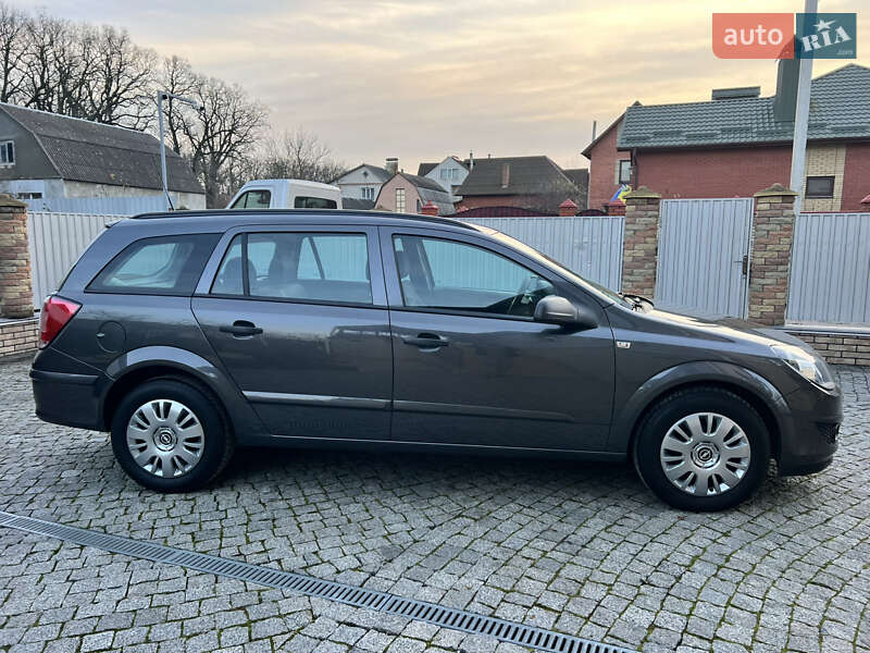 Універсал Opel Astra 2009 в Гнівані