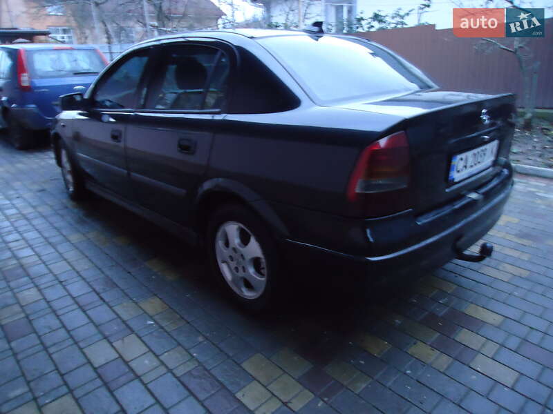 Седан Opel Astra 2006 в Умані