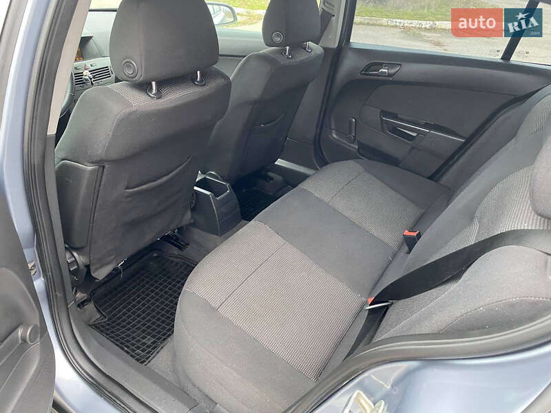 Хэтчбек Opel Astra 2006 в Кропивницком