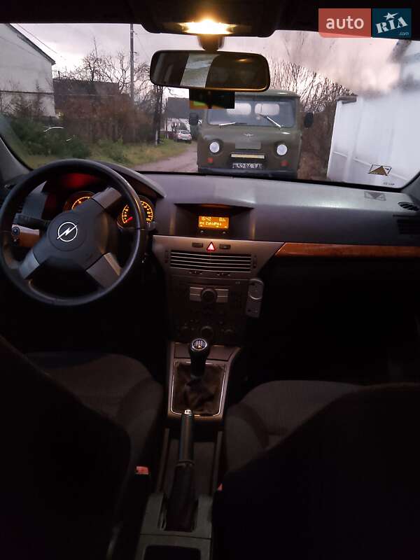 Универсал Opel Astra 2005 в Хусте