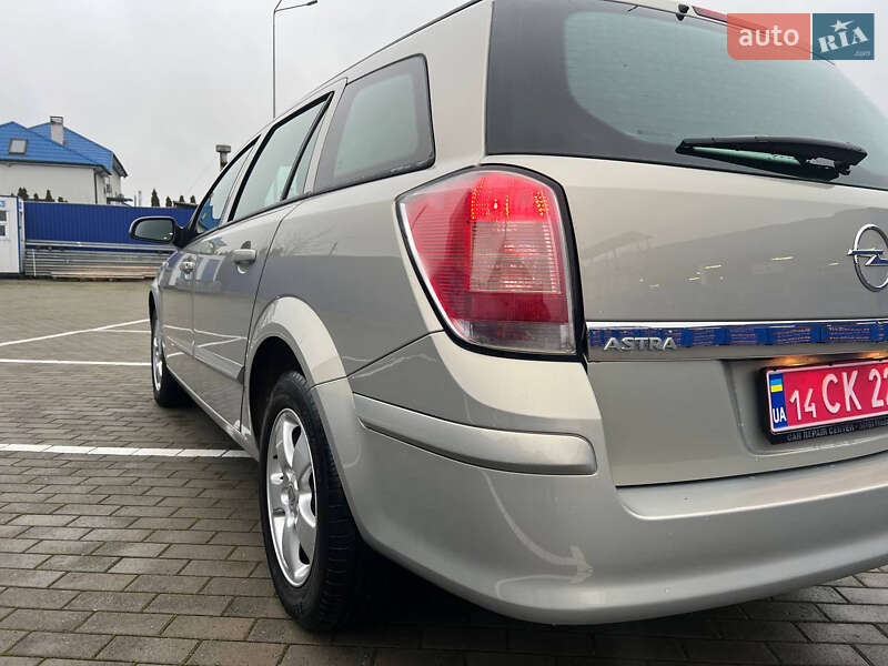 Універсал Opel Astra 2009 в Калуші