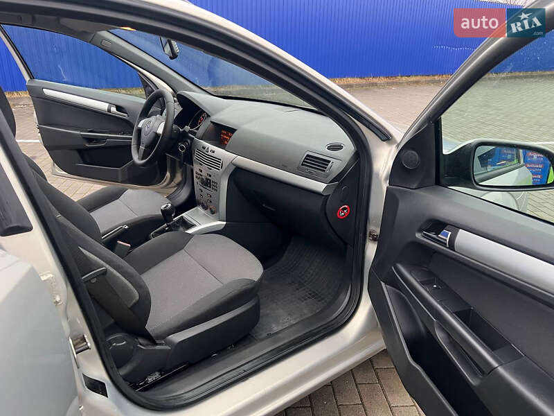 Універсал Opel Astra 2009 в Калуші