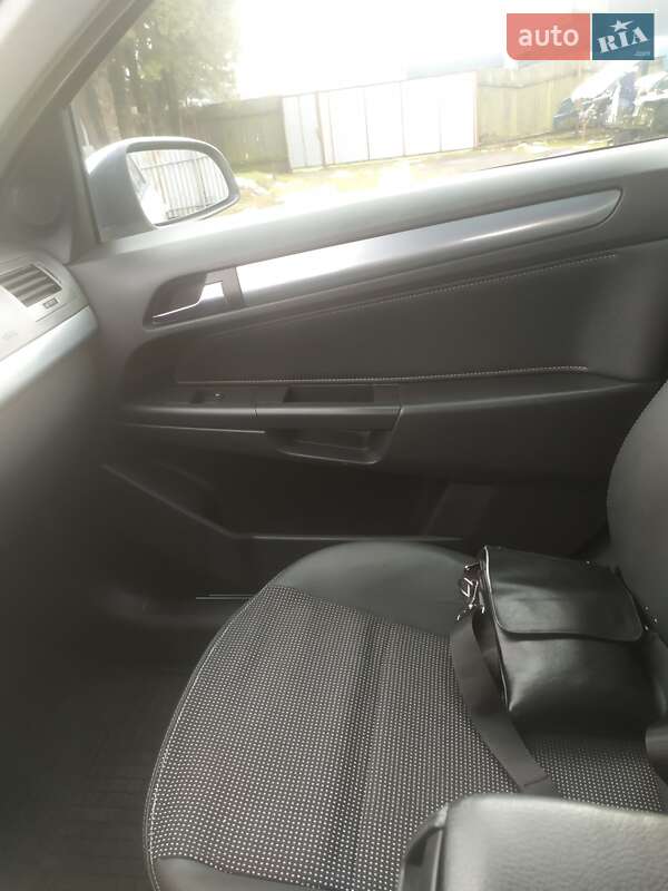 Універсал Opel Astra 2008 в Стрию