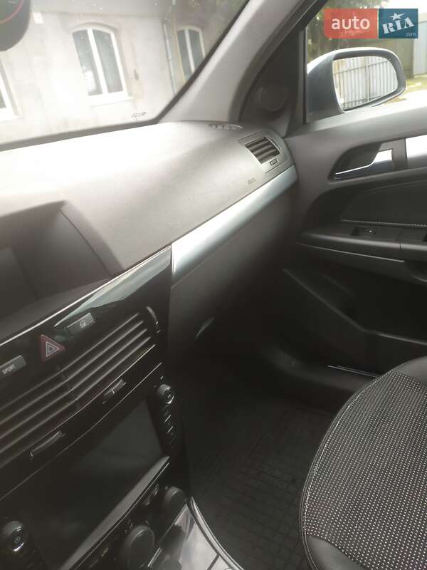 Універсал Opel Astra 2008 в Стрию