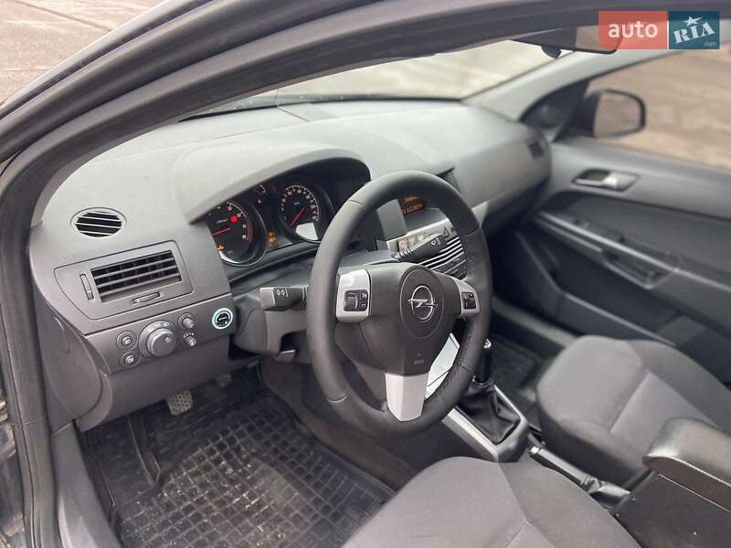 Универсал Opel Astra 2012 в Белой Церкви