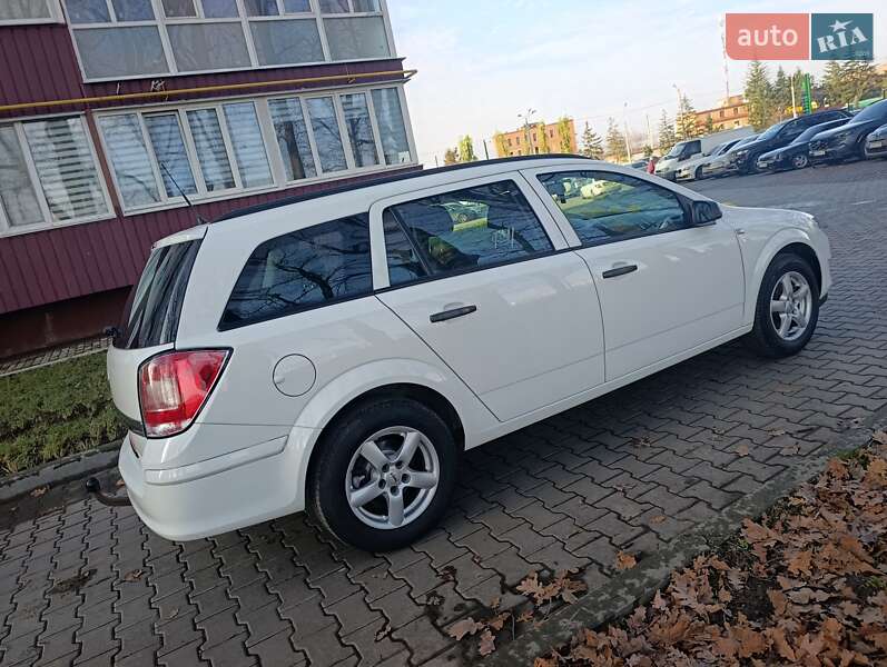 Універсал Opel Astra 2009 в Полтаві