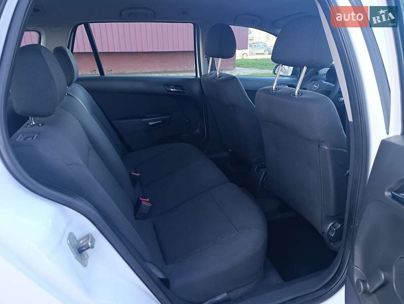 Універсал Opel Astra 2009 в Полтаві