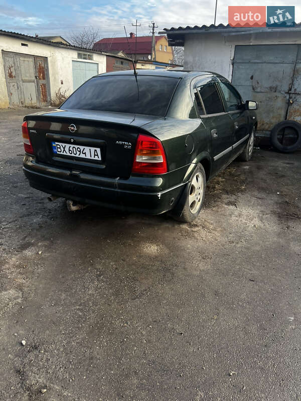 Седан Opel Astra 2003 в Городке
