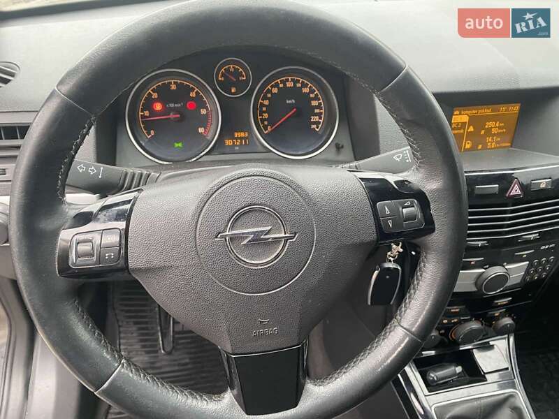 Универсал Opel Astra 2010 в Владимире