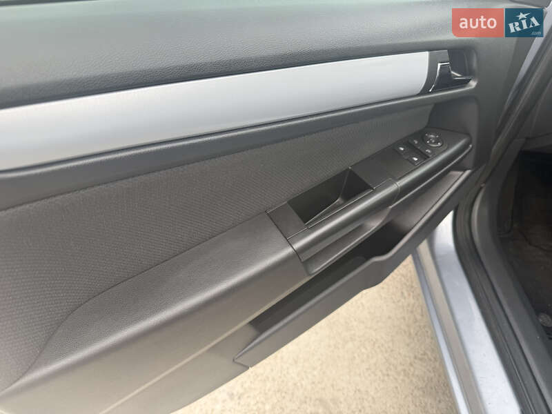 Универсал Opel Astra 2006 в Кропивницком