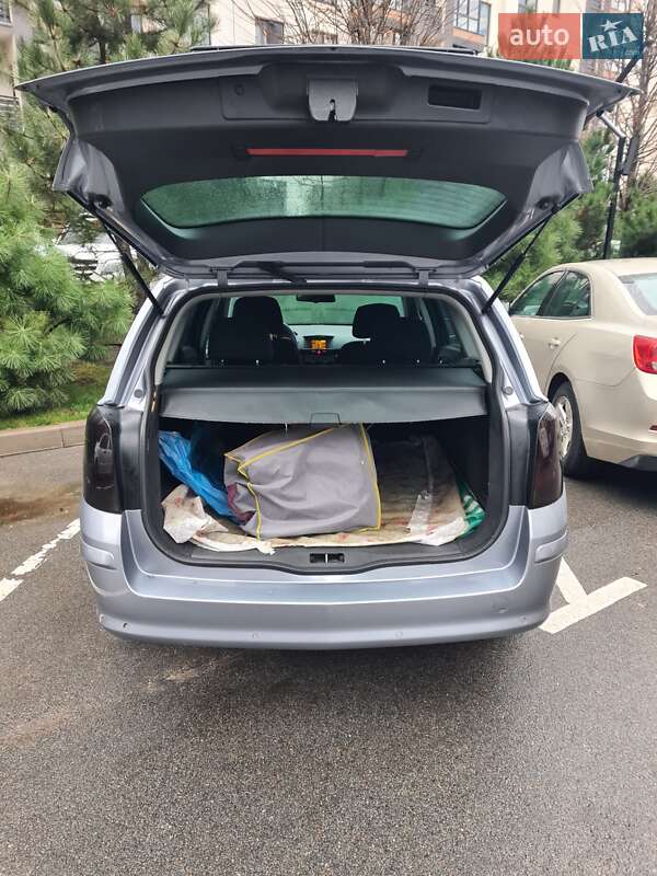 Універсал Opel Astra 2010 в Софіївській Борщагівці