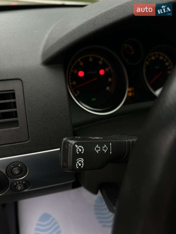 Универсал Opel Astra 2009 в Луцке